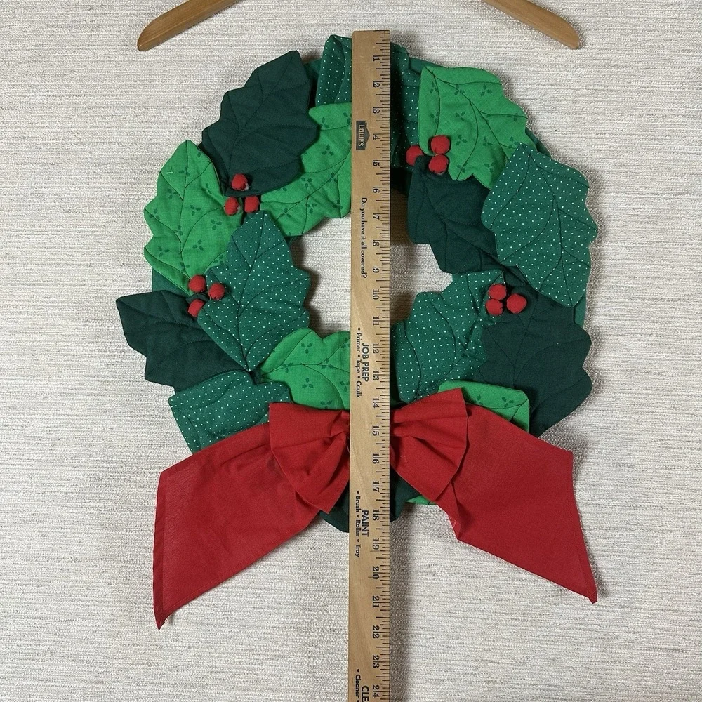 Vintage Holly Leaves Hanging Christmas Wreath Handmade Quilted Fabric 16